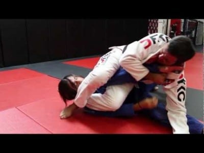 Utilisation d’omoplata comme renverssement