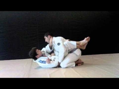 Juji-gatame quand l’adversaire nous tasse