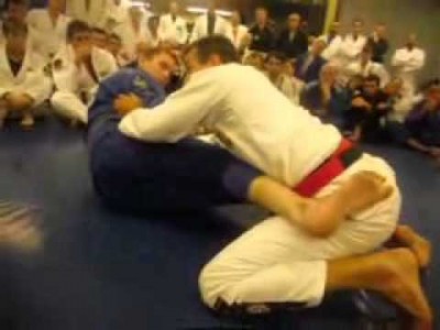 Défense contre le renversement en ciseau par Pedro Sauer (8ème dan de jiu-jitsu brésilien)